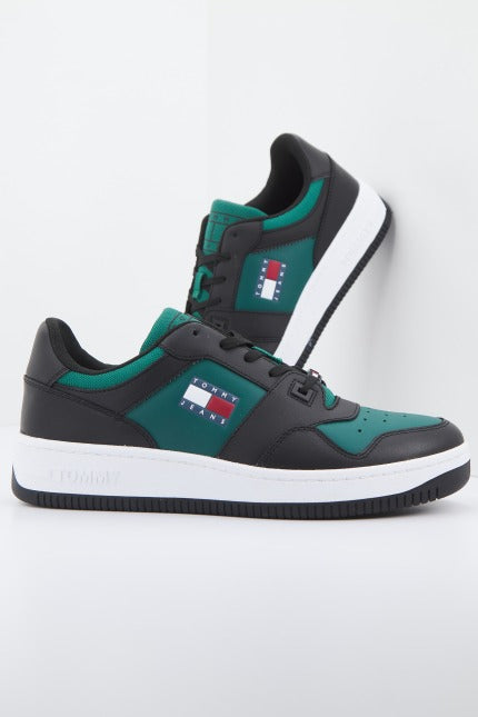 TOMMY JEANS SEASONAL BAS en color VERDE (1)