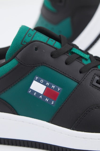 TOMMY JEANS SEASONAL BAS en color VERDE (4)