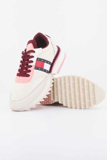 TOMMY JEANS SNEAKER CLEAT en color BEIS (1)