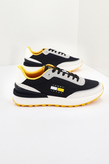 TOMMY JEANS TECHN. RUNNE en color AZUL (1)