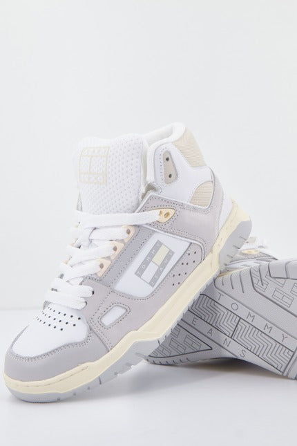 TOMMY JEANS WMN SKATE MI en color BLANCO (2)