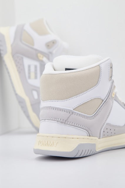 TOMMY JEANS WMN SKATE MI en color BLANCO (4)