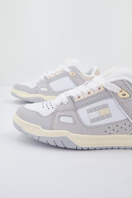 TOMMY JEANS WMN SKATE LO en color BLANCO (2)