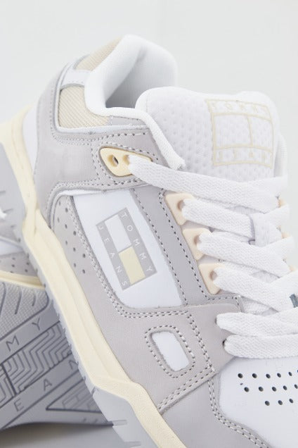 TOMMY JEANS WMN SKATE LO en color BLANCO (4)