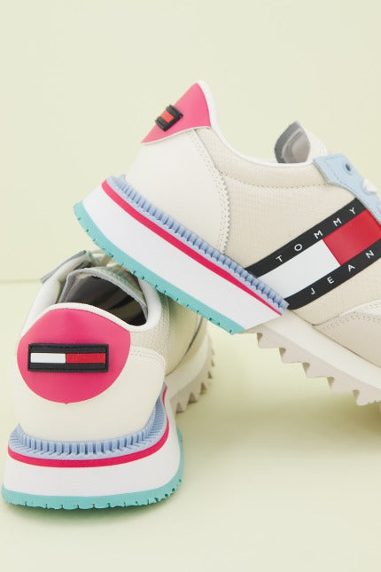 TOMMY JEANS SNEAKER CLEATED en color BEIS (3)