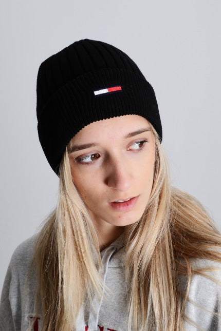 TOMMY JEANS TJW FLAG BEANIE en color NEGRO (5)