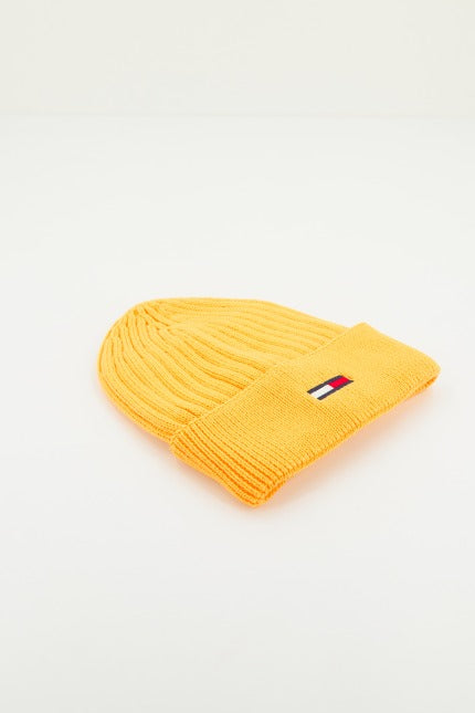 TOMMY JEANS TJW FLAG BEANIE en color AMARILLO (2)