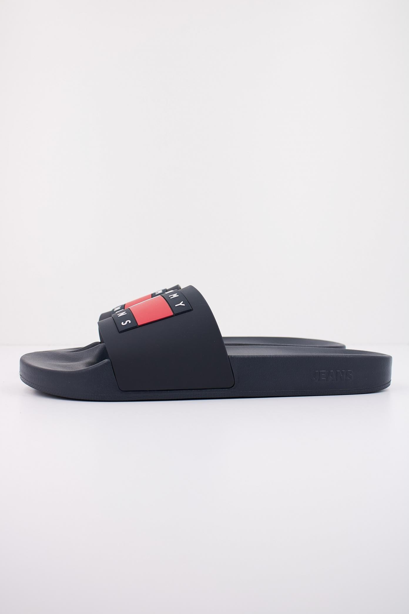 TOMMY JEANS POOL SLIDE ESS en color AZUL (1)