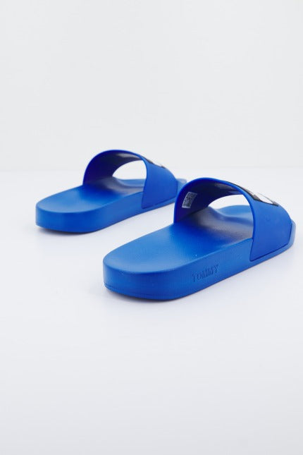 TOMMY JEANS POOL SLIDE ESS en color AZUL (3)