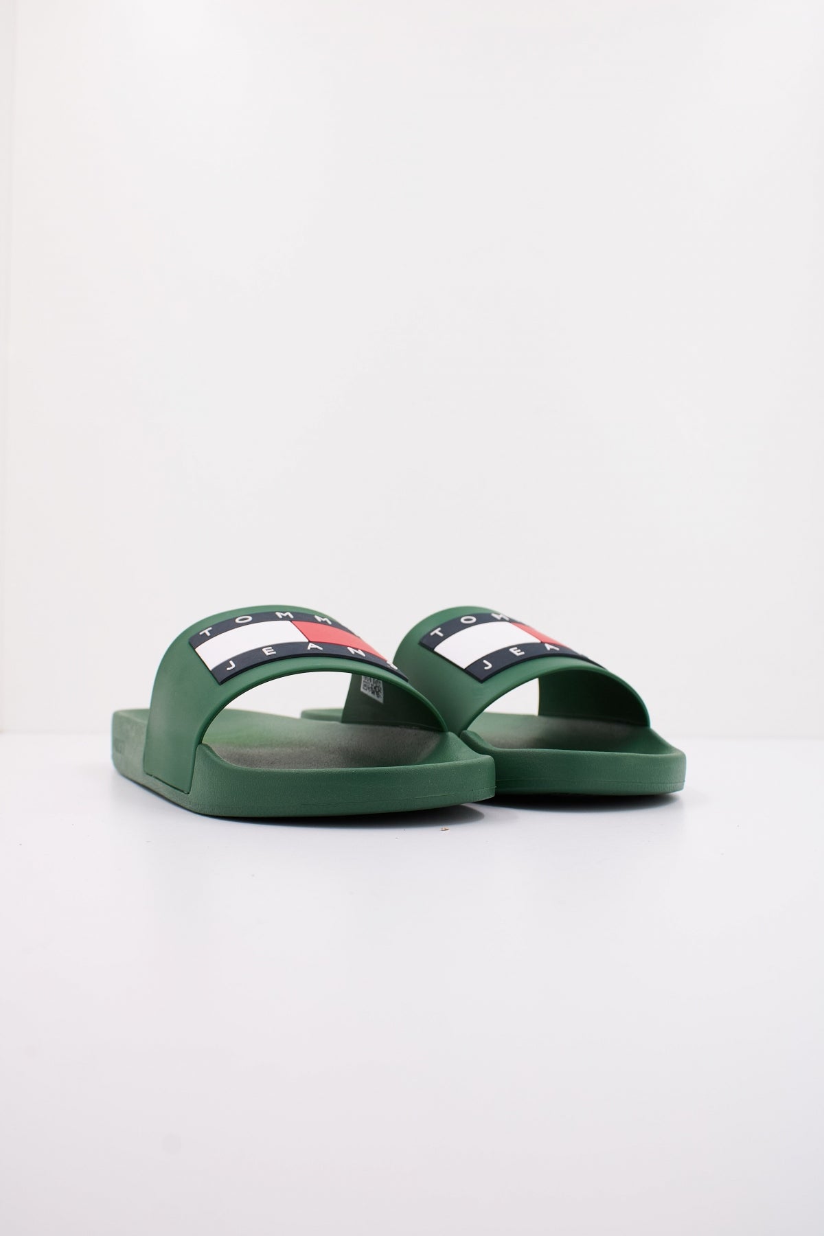 TOMMY JEANS EMEM en color VERDE (2)