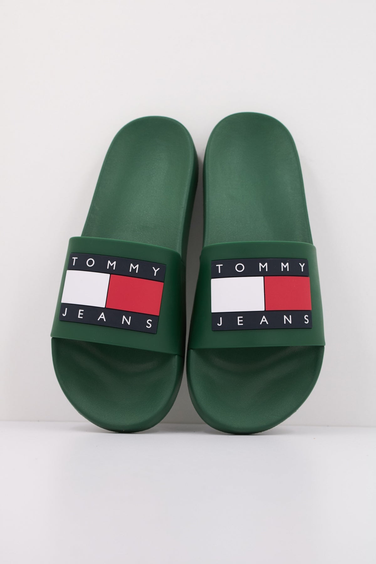TOMMY JEANS EMEM en color VERDE (3)