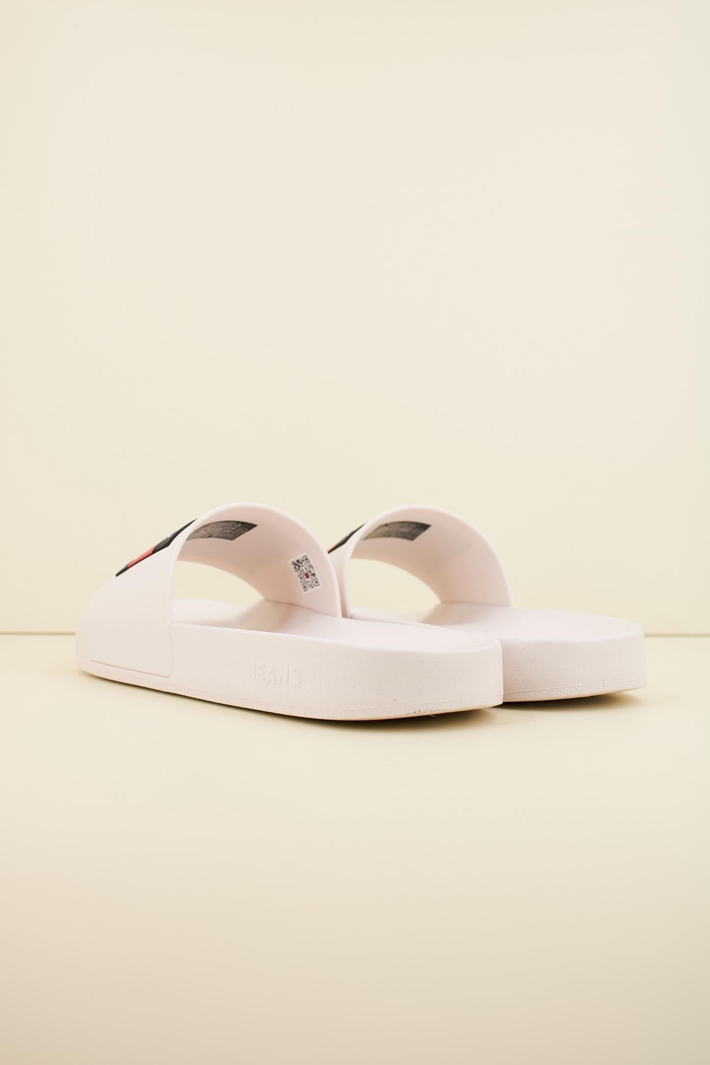 TOMMY JEANS POOL SLIDE ESS en color BLANCO (3)