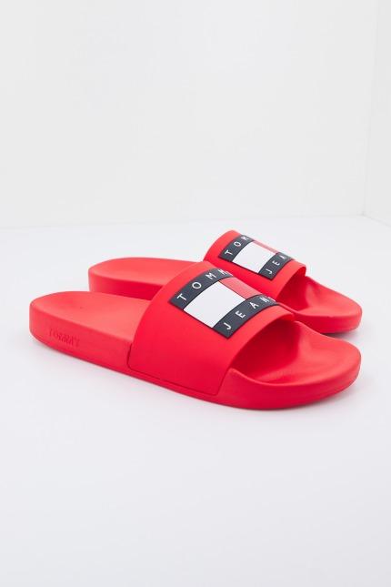 TOMMY JEANS POOL SLIDE ESS en color ROJO (3)
