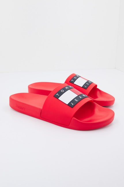 TOMMY JEANS POOL SLIDE ESS en color ROJO (3)