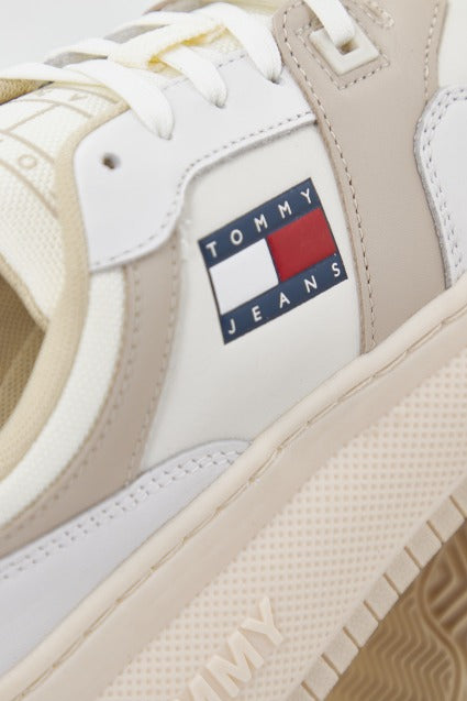 TOMMY JEANS RETRO BASKET FLATF en color BEIS (4)