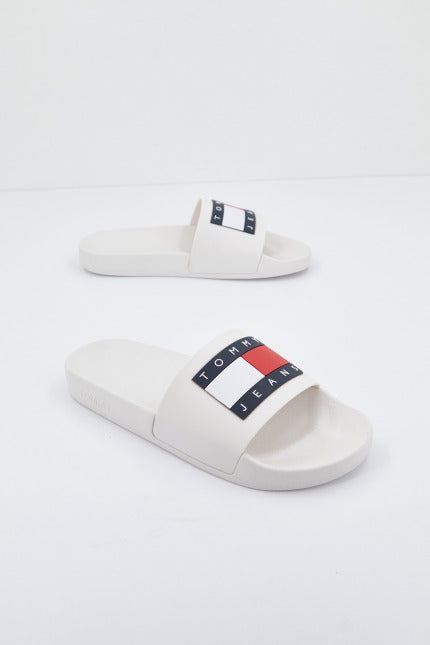 TOMMY JEANS FLAG POOL SLD ESS en color BLANCO (2)