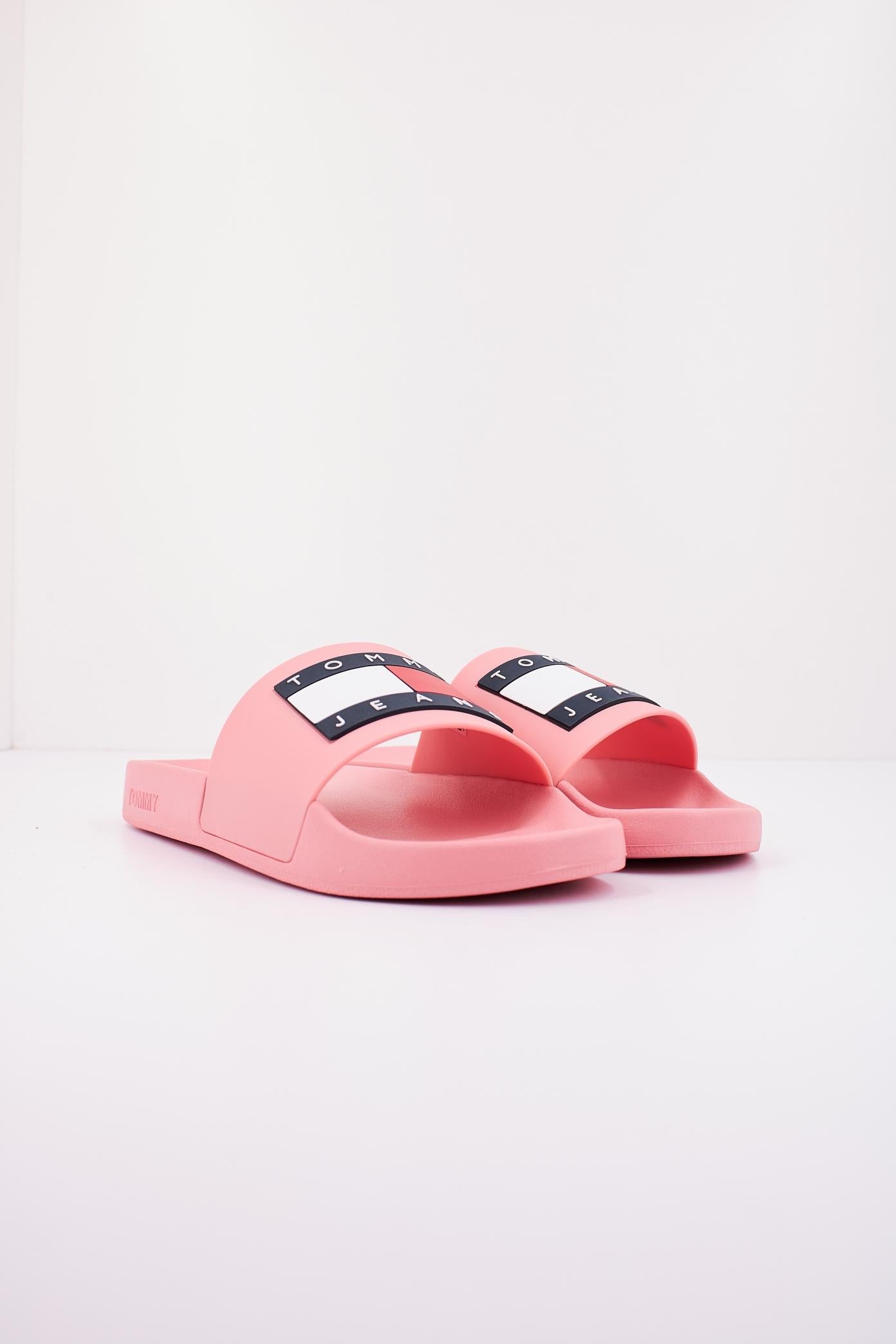 TOMMY JEANS FLAG POOL SLD ESS en color ROSA (2)