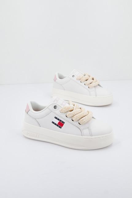 TOMMY JEANS CITY FLATFORM en color BLANCO (2)