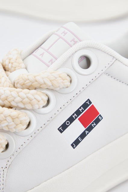 TOMMY JEANS CITY FLATFORM en color BLANCO (4)