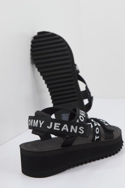 TOMMY JEANS FLTFRM EVA SNDL en color NEGRO (2)