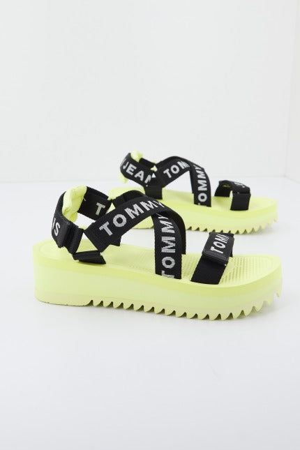TOMMY JEANS FLTFRM EVA en color AMARILLO (2)