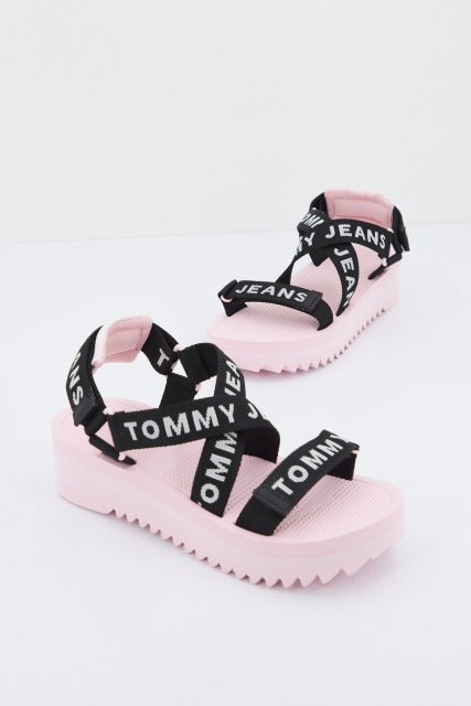 TOMMY JEANS FLTFRM EVA SNDL en color ROSA (1)