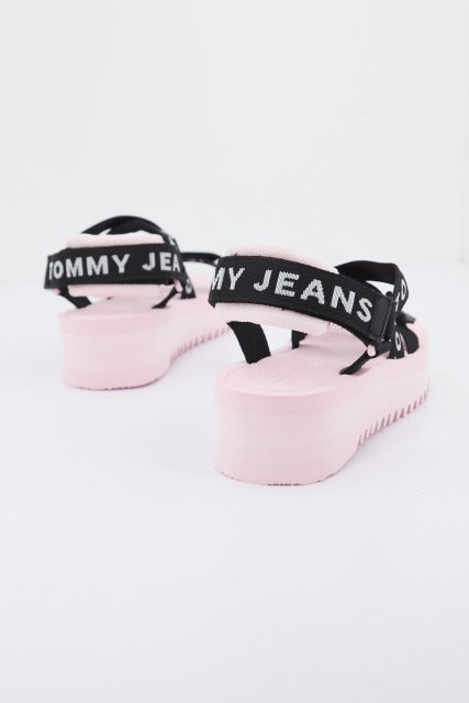 TOMMY JEANS FLTFRM EVA SNDL en color ROSA (3)