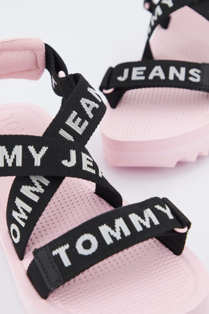 TOMMY JEANS FLTFRM EVA SNDL en color ROSA (4)