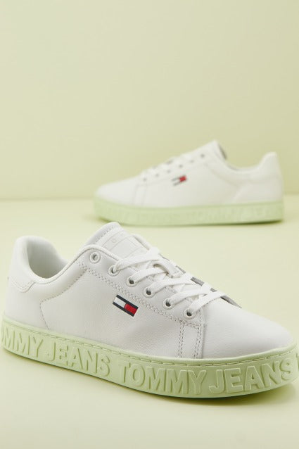 TOMMY JEANS COOL en color BLANCO (1)