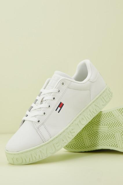 TOMMY JEANS COOL en color BLANCO (2)