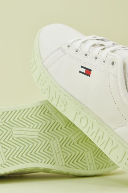 TOMMY JEANS COOL en color BLANCO (4)