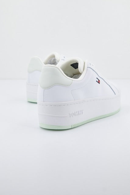 TOMMY JEANS FLATFORM SEASONAL en color BLANCO (3)