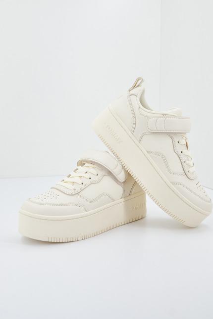 TOMMY JEANS ADHESIVE STRIP FLATFORM en color BEIS (2)
