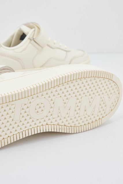 TOMMY JEANS ADHESIVE STRIP FLATFORM en color BEIS (4)