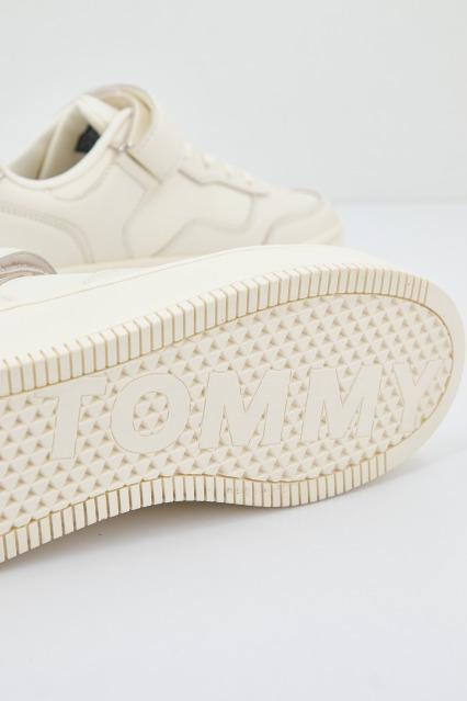 TOMMY JEANS ADHESIVE STRIP FLATFORM en color BEIS (4)