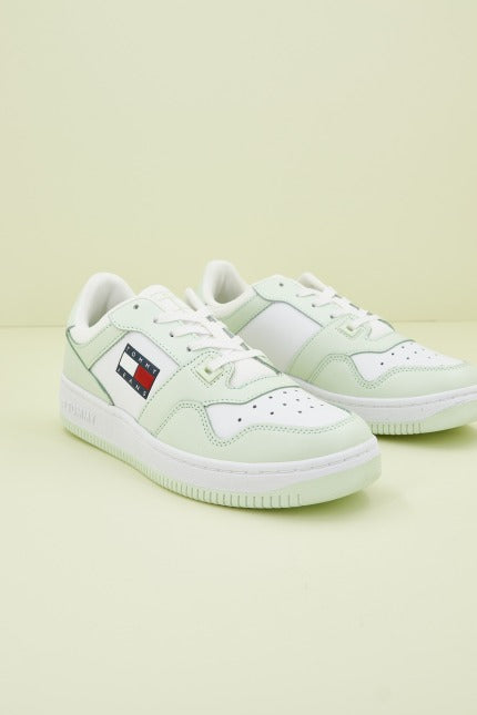 TOMMY JEANS RETRO BASKET WMN en color VERDE (1)