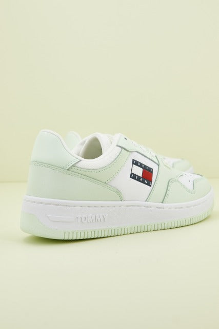 TOMMY JEANS RETRO BASKET WMN en color VERDE (3)