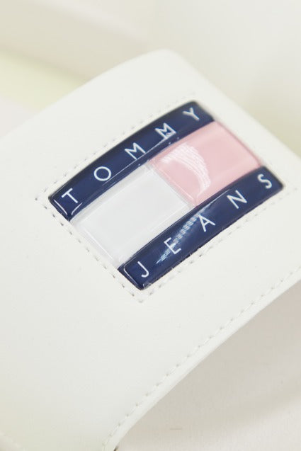 TOMMY JEANS FLAG PRINT POOL SLD en color BLANCO (4)