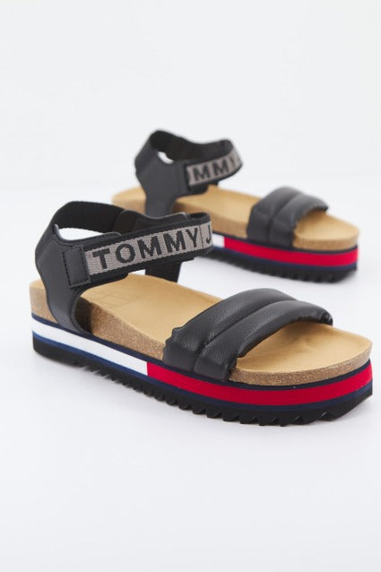 TOMMY JEANS FLAG OUTSOLE en color NEGRO (2)