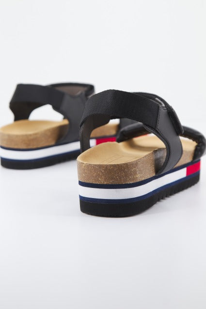 TOMMY JEANS FLAG OUTSOLE en color NEGRO (3)