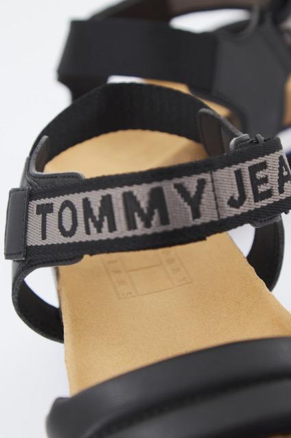 TOMMY JEANS FLAG OUTSOLE en color NEGRO (4)