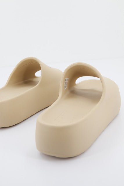 TOMMY JEANS ENEN CHUNKY FLATFORM POOL en color BEIS (3)