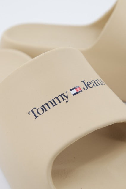 TOMMY JEANS ENEN CHUNKY FLATFORM POOL en color BEIS (4)
