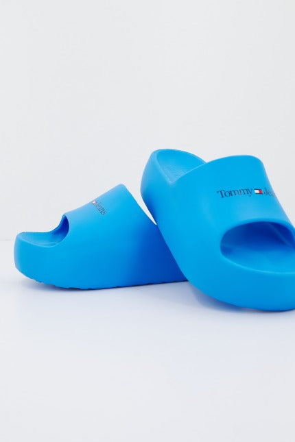 TOMMY JEANS CHUNKY FLATFORM POOL en color AZUL (1)