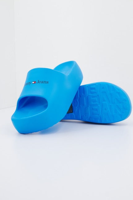 TOMMY JEANS CHUNKY FLATFORM POOL en color AZUL (2)