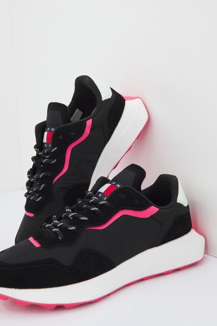 TOMMY JEANS NEW RUNNER en color NEGRO (4)