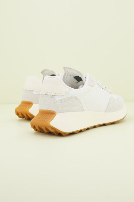 TOMMY JEANS NEW RUNNER en color BEIS (3)