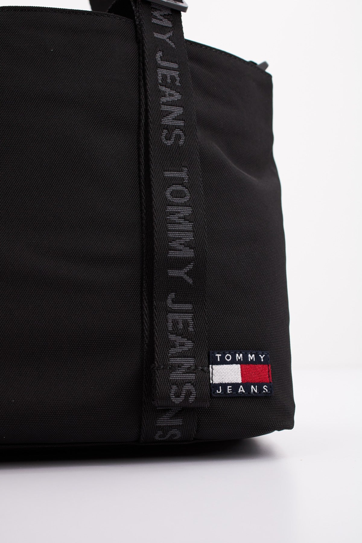 TOMMY JEANS TJW ESSENTIAL DAILY MINI en color NEGRO (4)