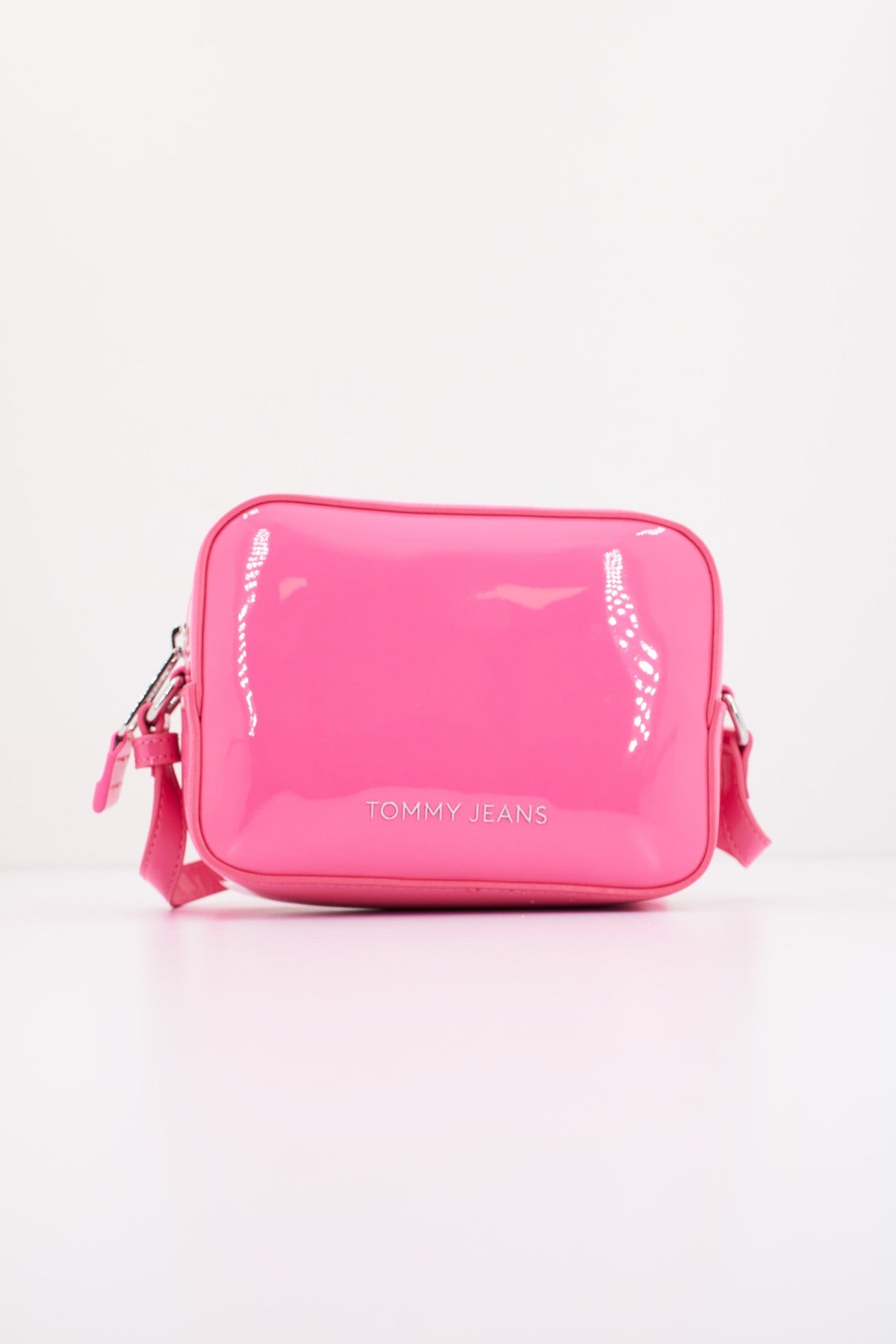 TOMMY JEANS TJW ESS MUST CAMERA BAG en color ROSA (1)