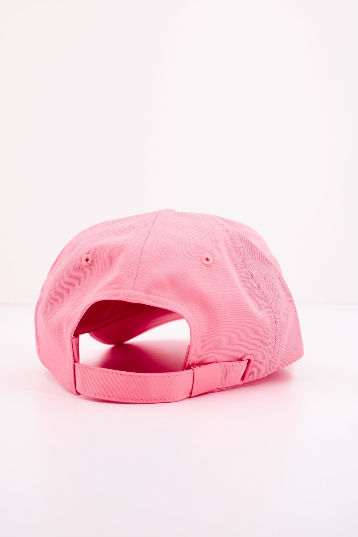 TOMMY JEANS TJW ELONGATED FLAG CAP en color ROSA (3)